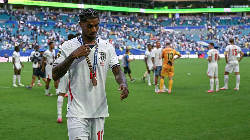 What is the latest on Rashford's United future?