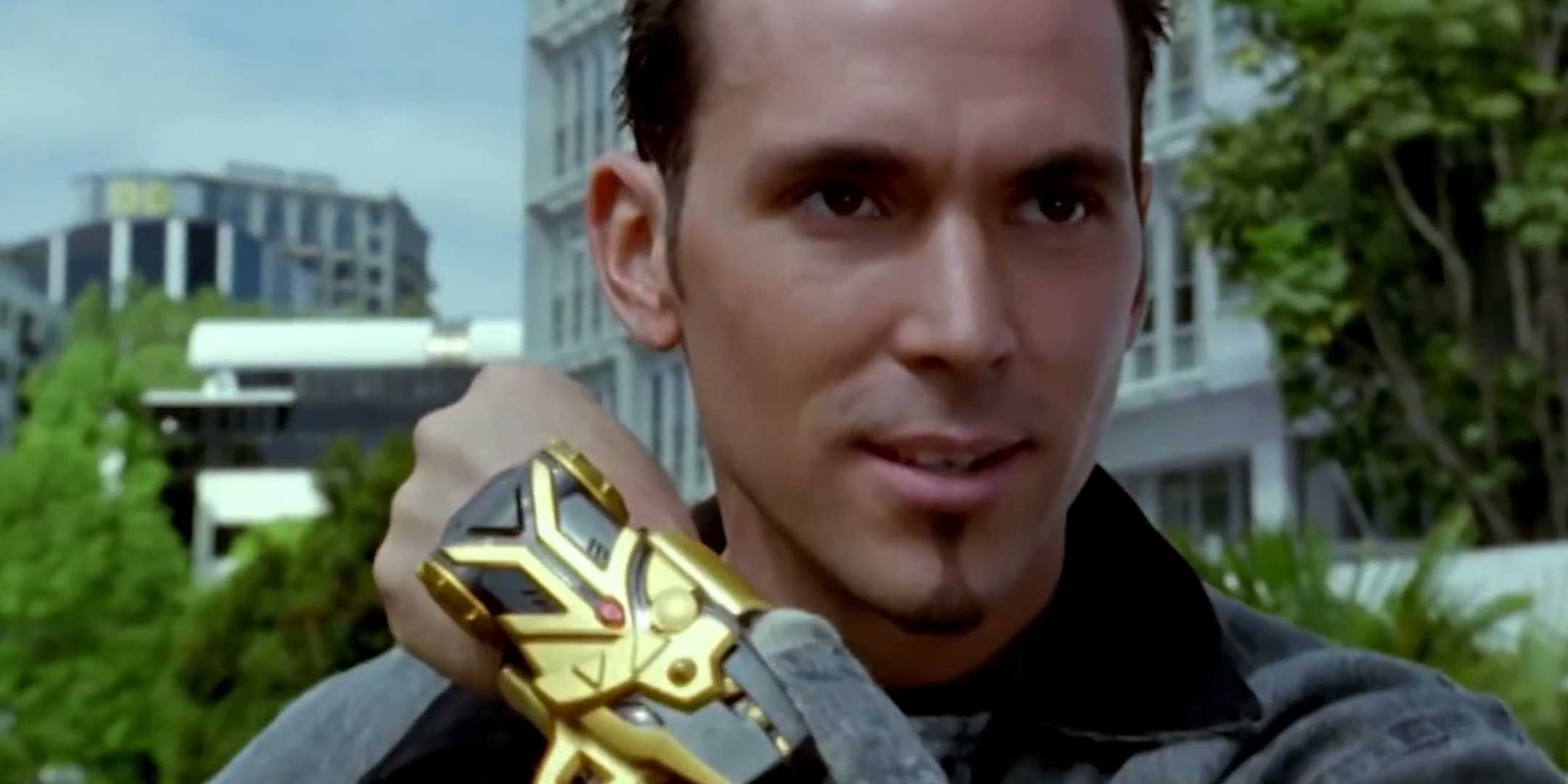 Tommy Oliver with his morpher in Power Rangers Dino Thunder