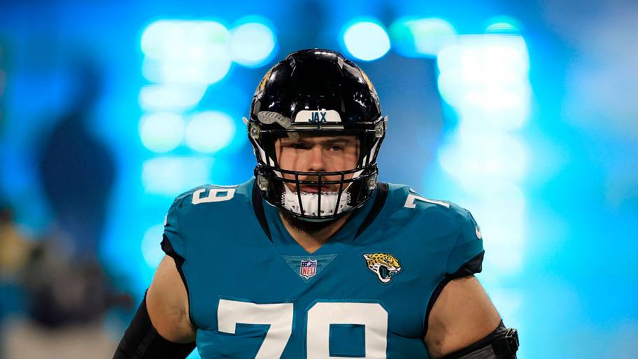 Jaguars C Luke Fortner