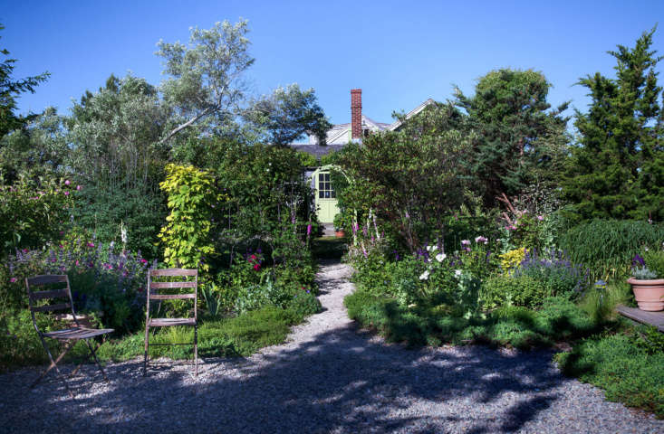 Cape Cod cottage Garden front