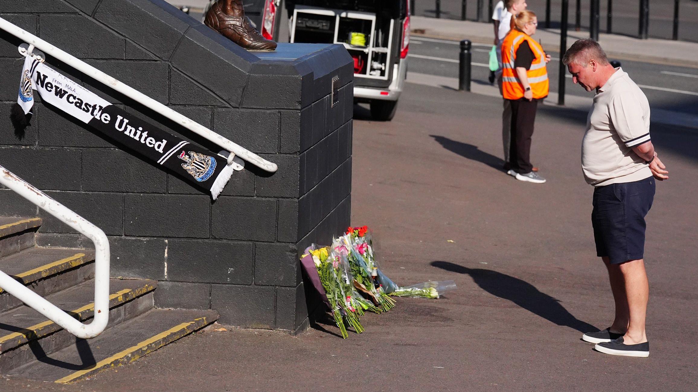 Lee Dixon, who played at Newcastle under Keegan, said he was "heartbroken"