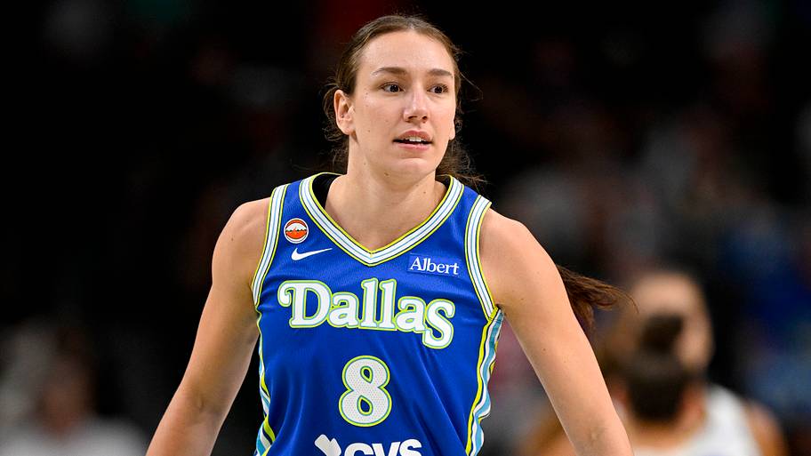 Dallas Wings forward Alanna Smith