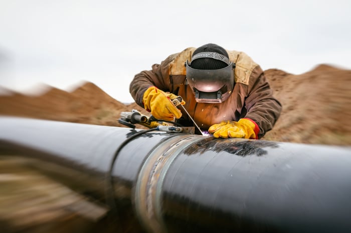 These pipeline stocks sport impressive dividend yields.