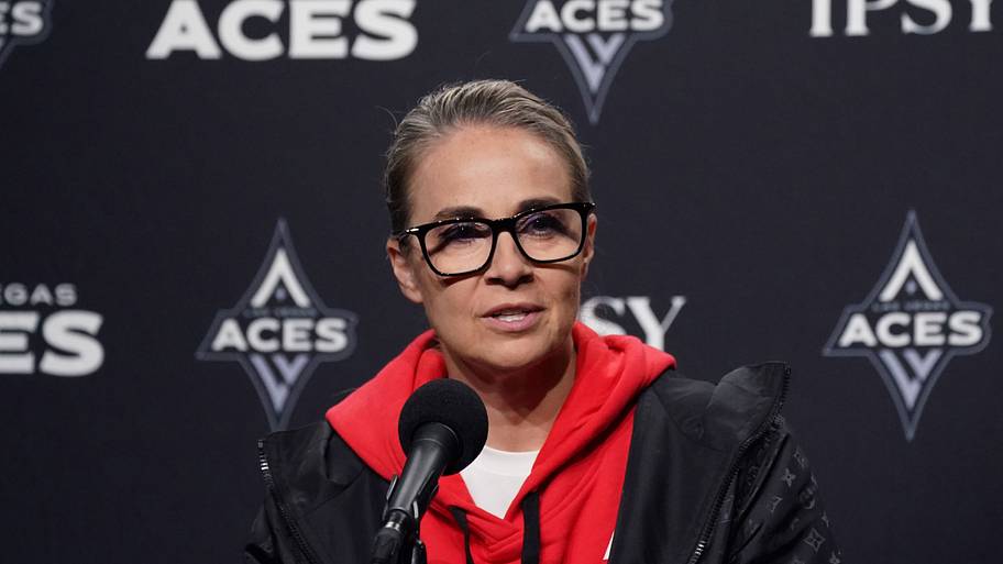Becky Hammon shows support for Sandy Brondello amid WNBA suspension