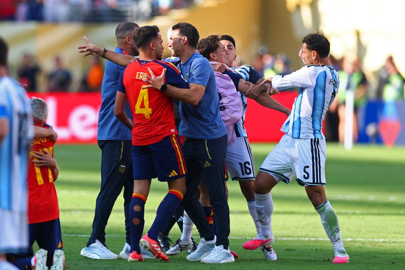 Paredes grabbed Eric Garcia's throat before wrestling Gavi to the ground