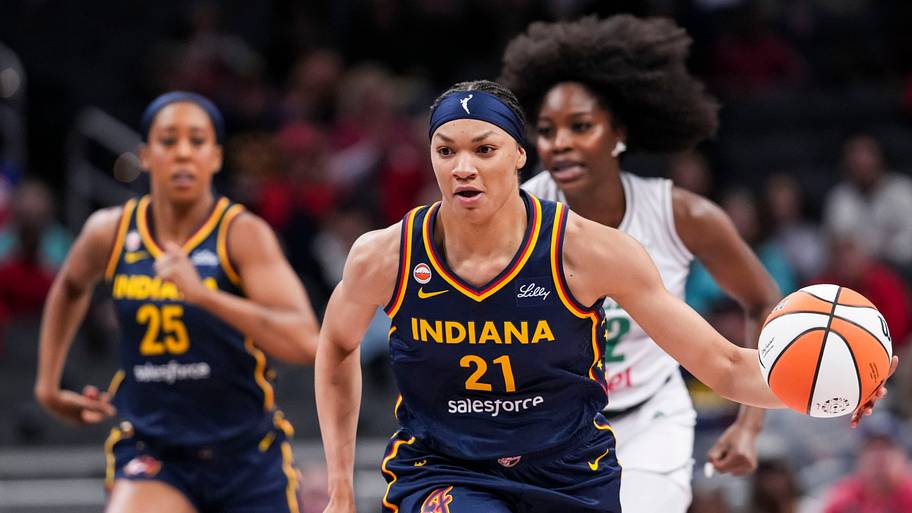 Indiana Fever forward Makayla Timpson (21) drives to the basket Saturday, May 2, 2026
