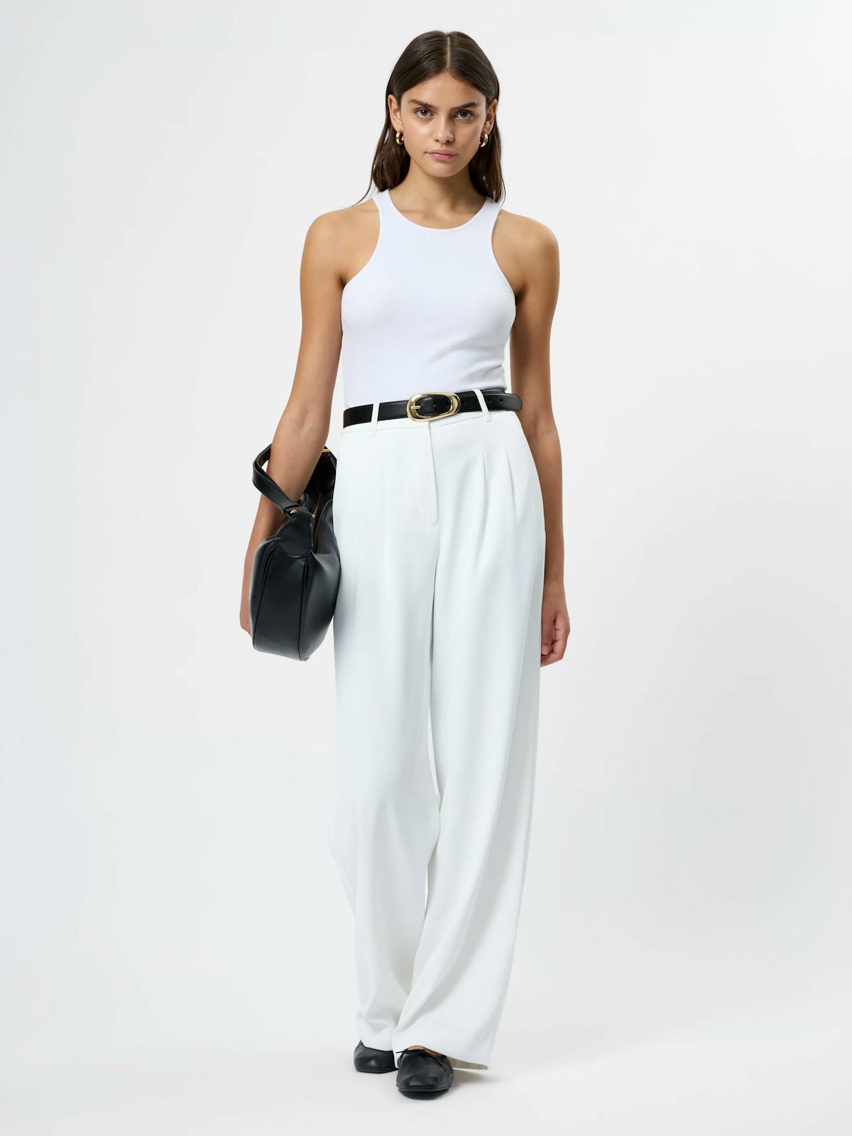 5 Chic Ways To Style Basic T-Shirts Like An It Girl For Summer 2026