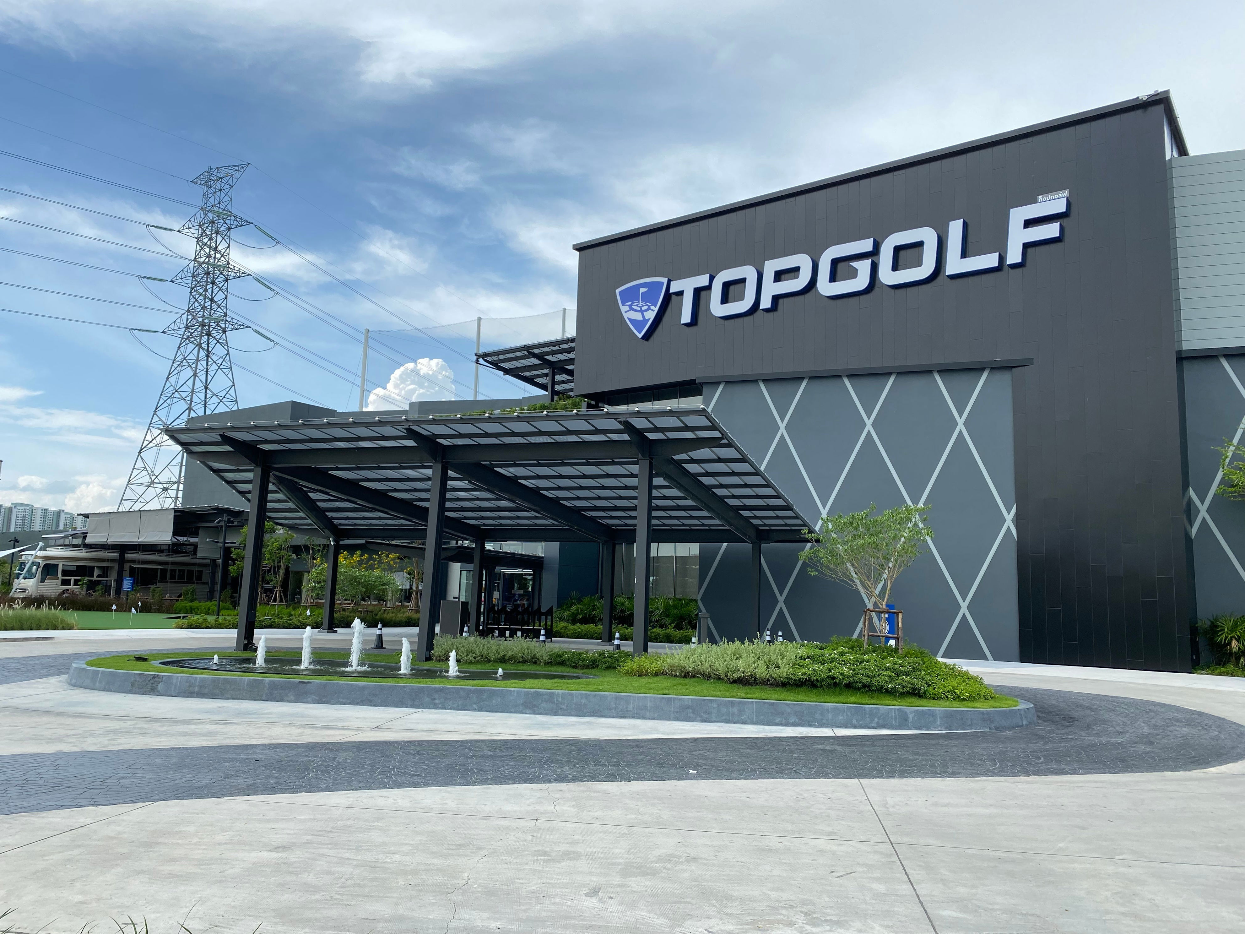TopGolf is facing two lawsuits from customers who said they were badly injured by errant golf clubs wielded by fellow patrons (Creative Commons)