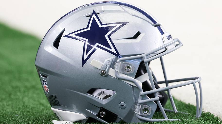 The best Dallas Cowboys player to wear No. 15 won titles in another sport