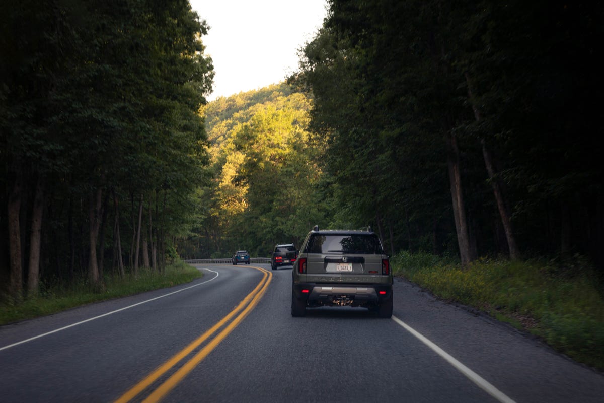 2026 Honda Passport TrailSport Elite, 2026 Hyundai Santa Fe XRT, 2026 Subaru Outback Wilderness: Pics