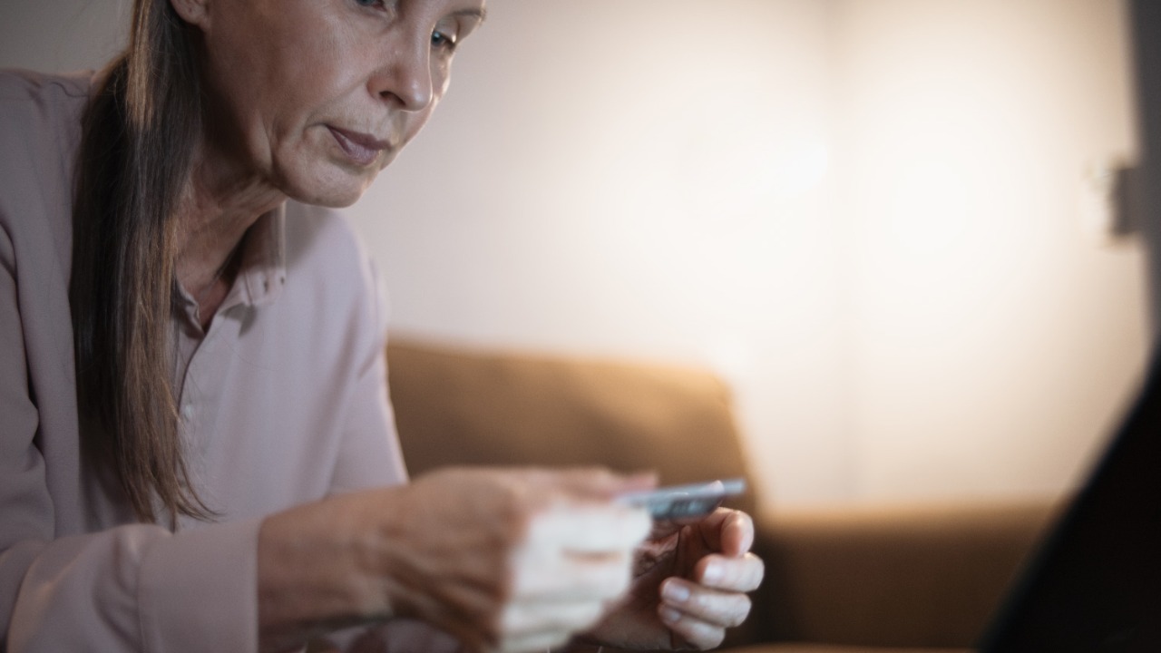 Scammers are selling fake health insurance that is really just a discount card