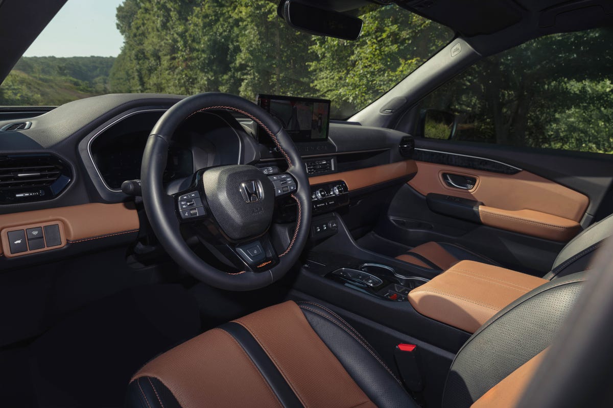 2026 Honda Passport TrailSport Elite, 2026 Hyundai Santa Fe XRT, 2026 Subaru Outback Wilderness: Pics