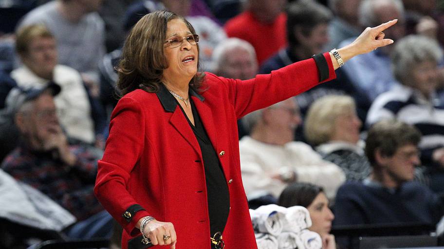 C Vivian Stringer receives WBCA lifetime achievement award