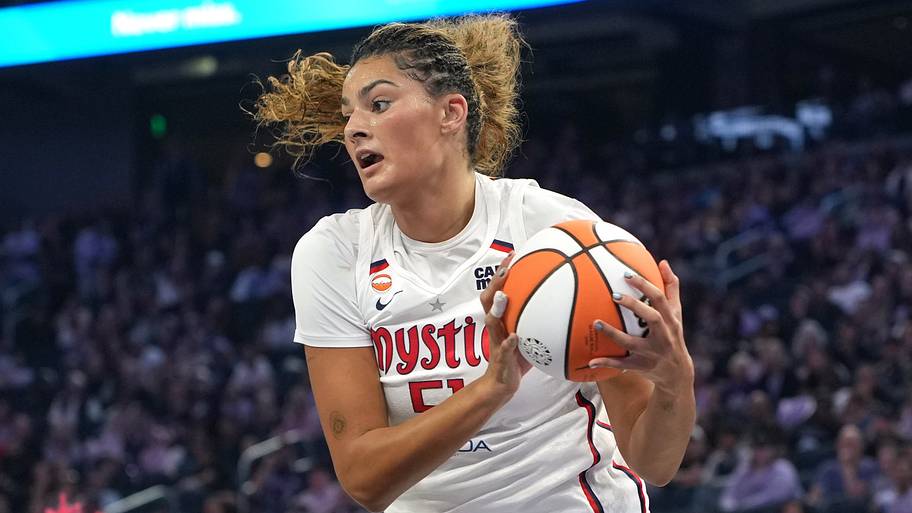 Washington Mystics center Lauren Betts