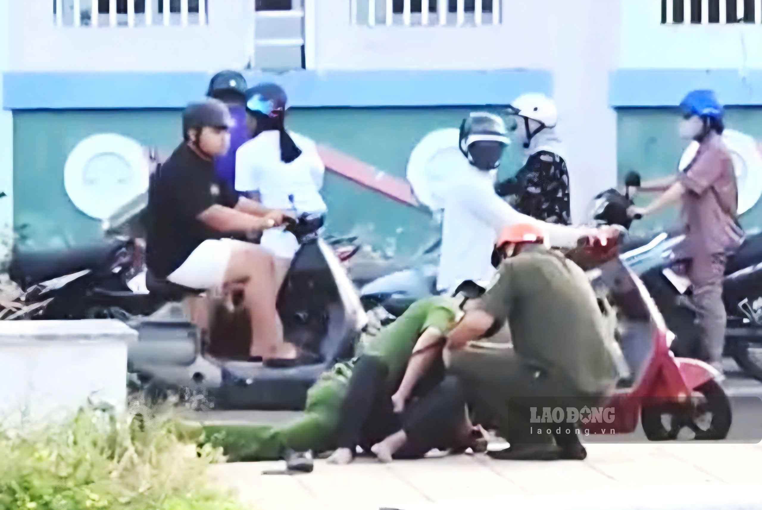 Công an truy đuổi, bắt giữ thanh niên tàng trữ ma túy ở Lâm Đồng