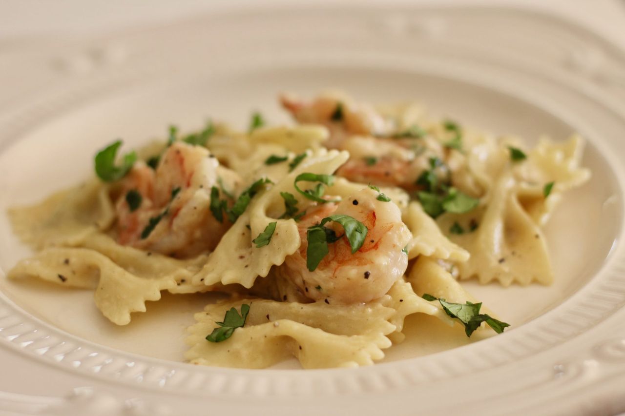 bow tie pasta with shrimp and parsley