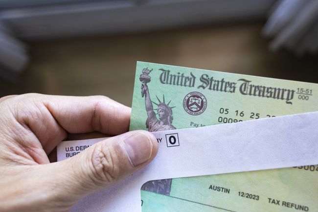 Tax Refund and Financial Relief Momentthe role of tax refunds as a vital form of short-term financial relief amid rising inflation and living expenses.