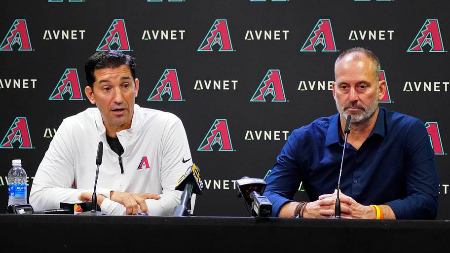 Diamondbacks GM Mike Hazen (left) speaks to the media with Diamondbacks head coach Torey Lovullo