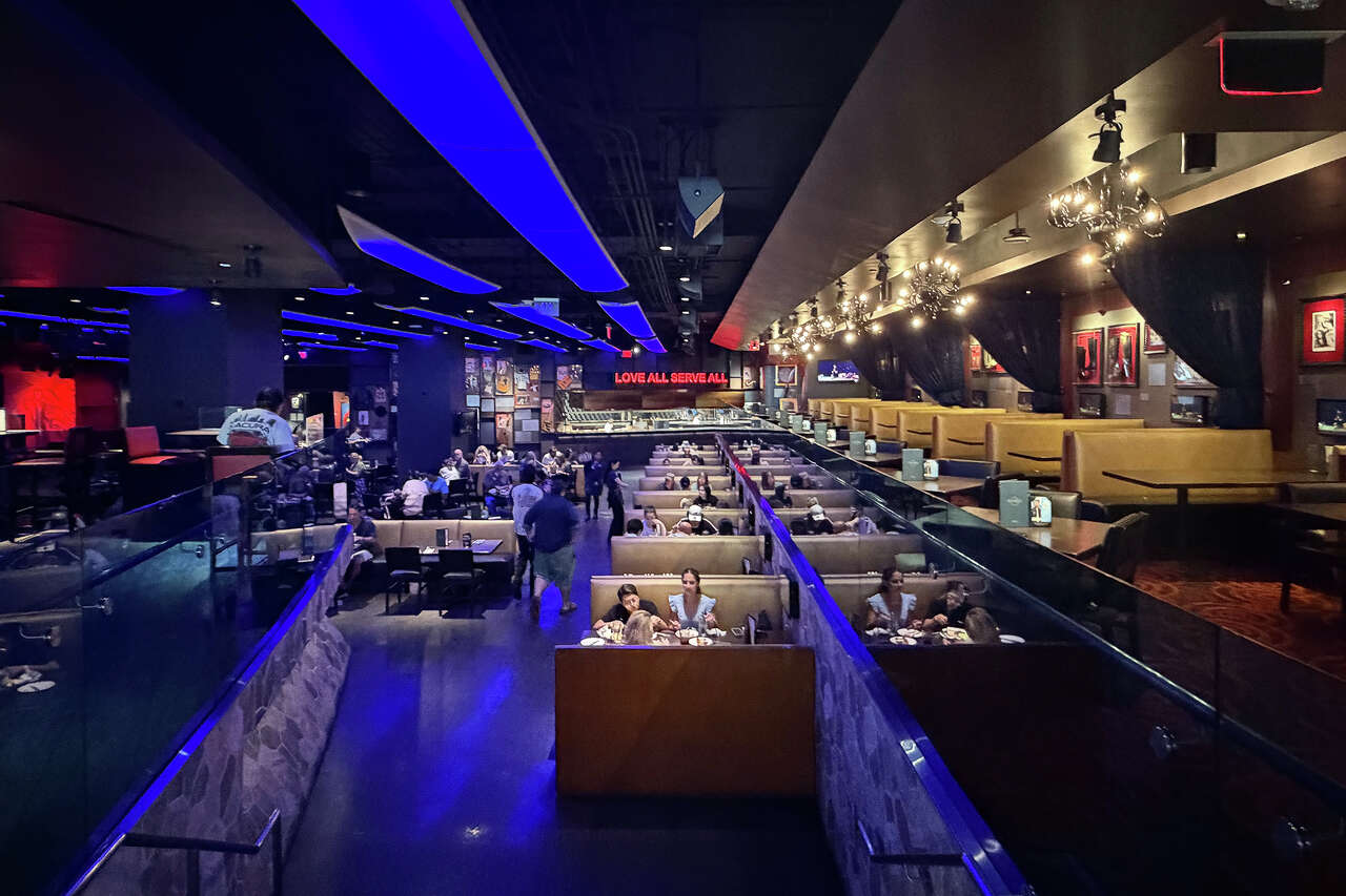 A grim night at LA's last Hard Rock Cafe, where music memories go to die