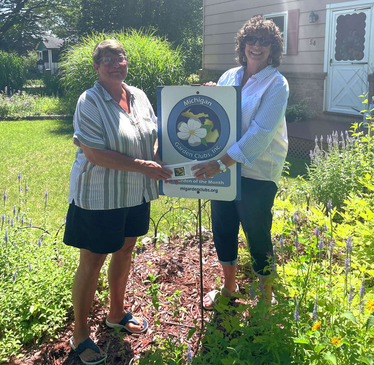 Eastlake couple’s longtime yard earns garden of the month honor