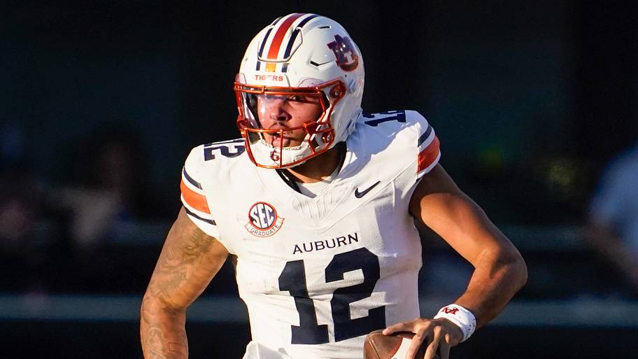 Auburn quarterback Ashton Daniels