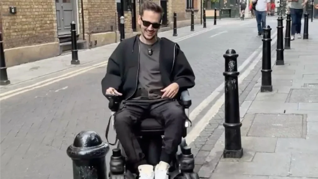 This is the Strutt ev1c, a semi-autonomous mobility scooter that's like the Ferrari or mobility scooters