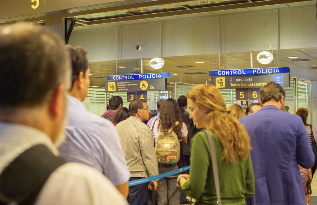 Travelers-wait-in-line-at-spain-airport-immigration
