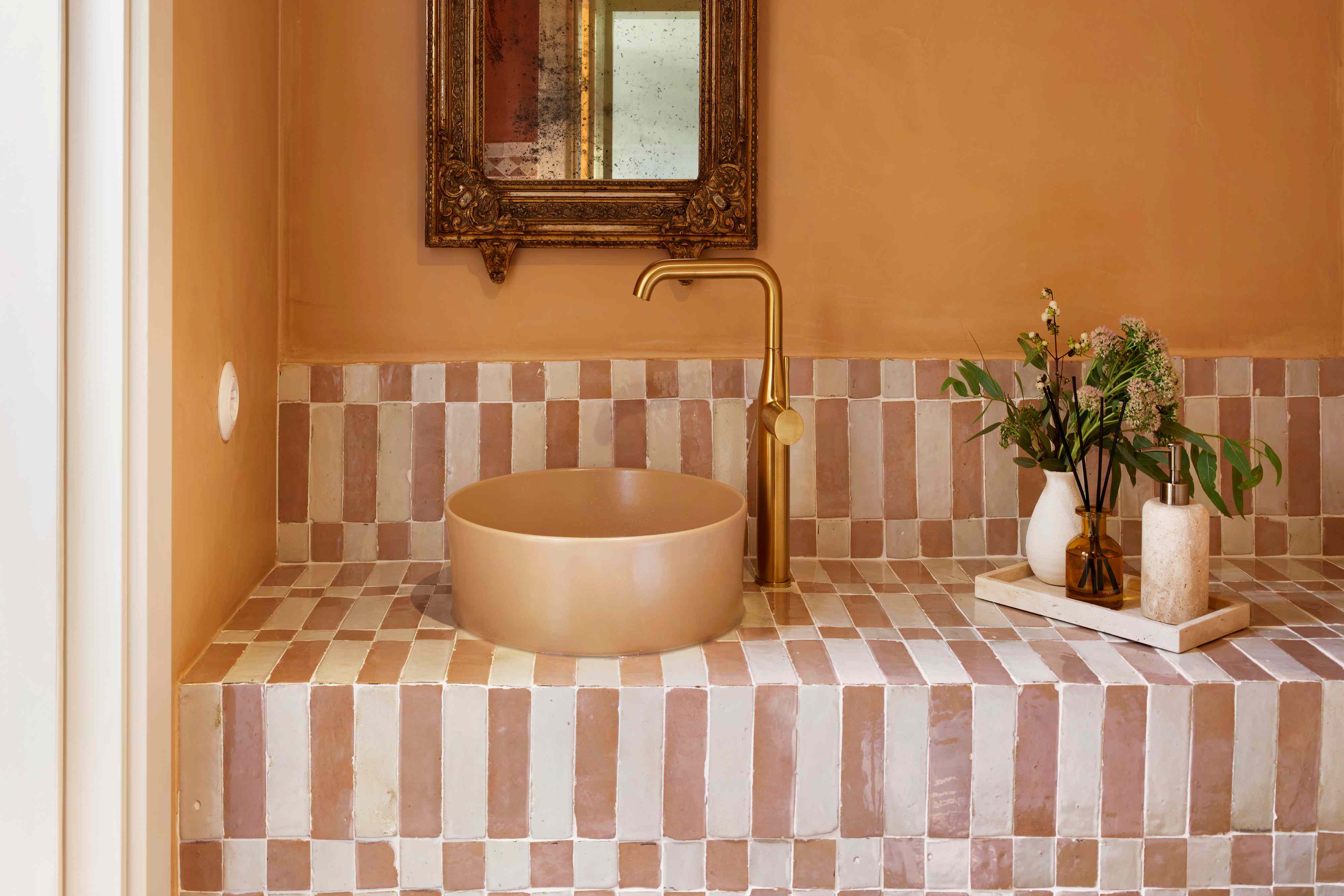 Dramatically bold bathroom tile is trending—here’s how designers pull it off