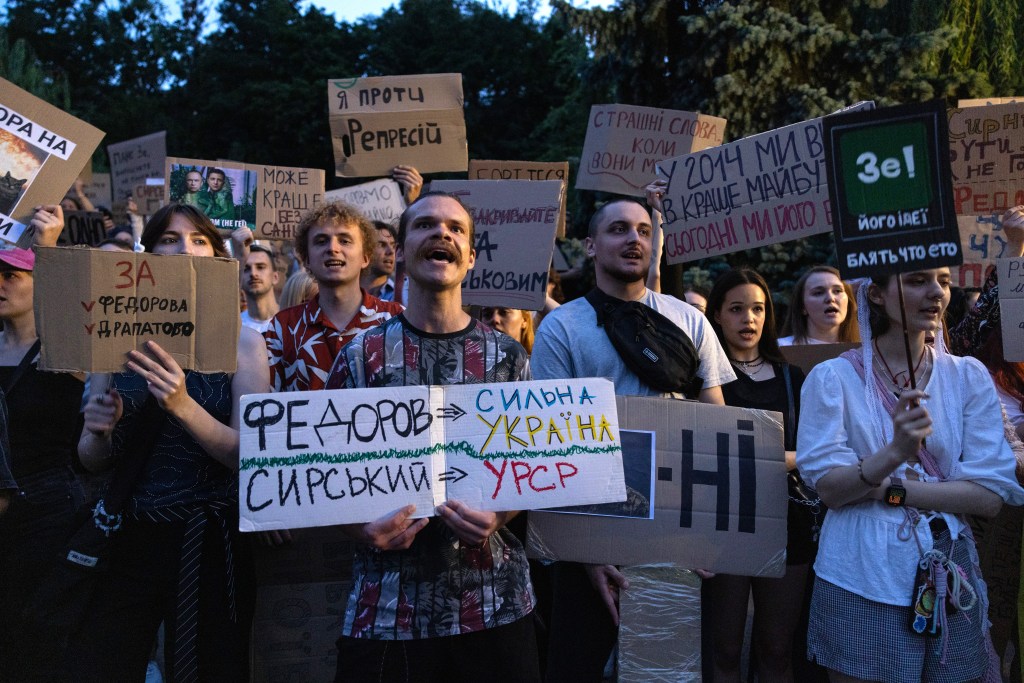 Zelensky faces protests' deadline to reinstate Fedorov as defense minister