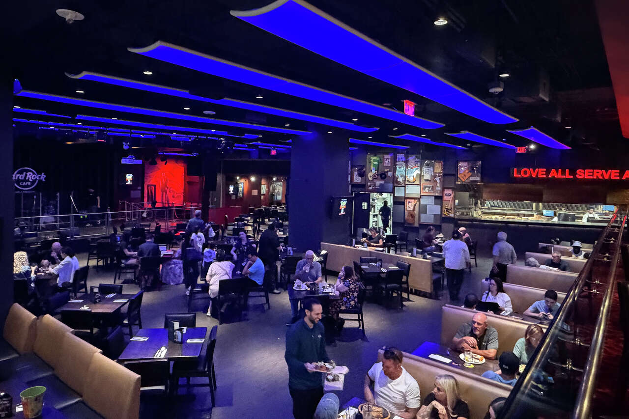 A grim night at LA's last Hard Rock Cafe, where music memories go to die