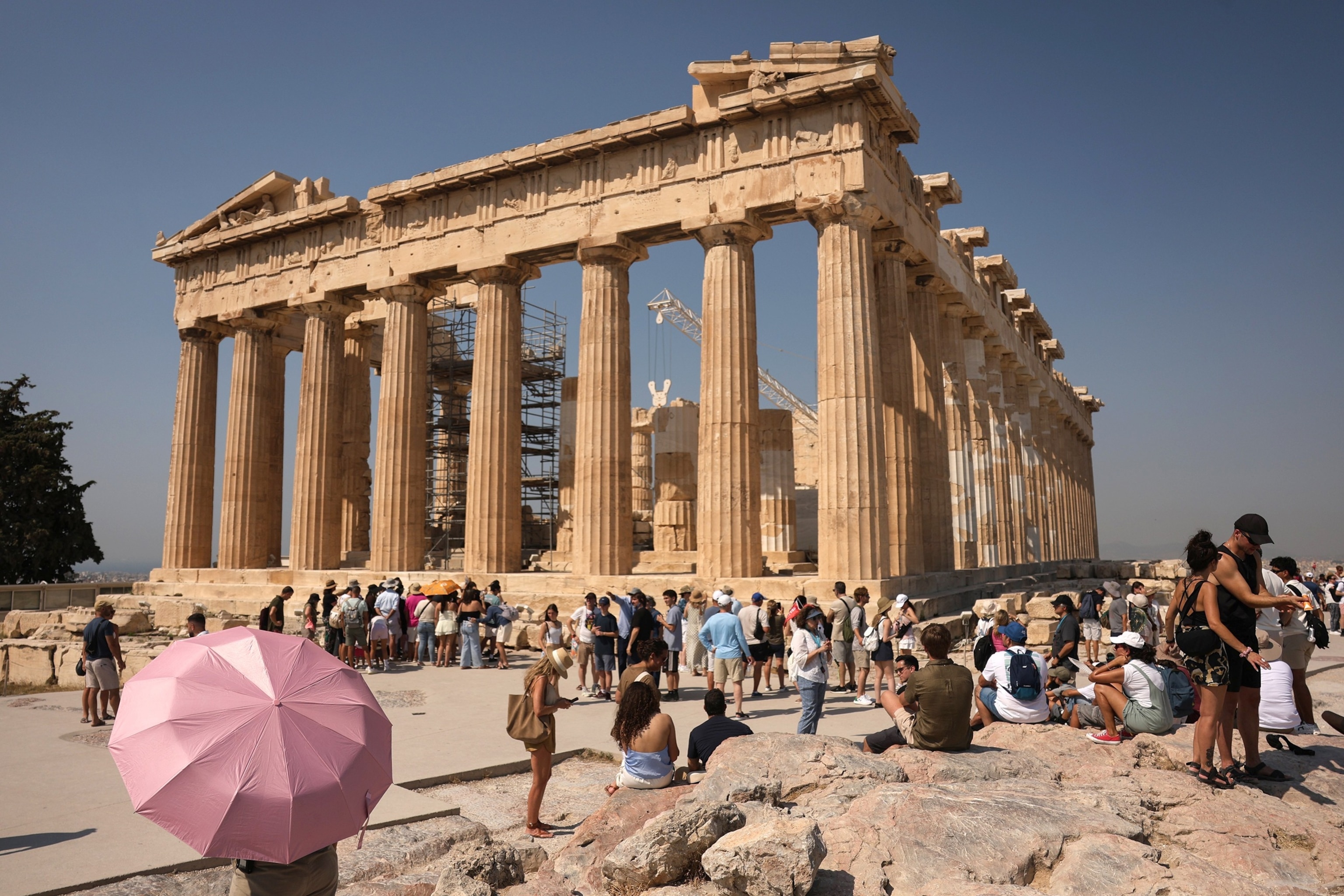 2 Americans stabbed outside the Acropolis in Greece