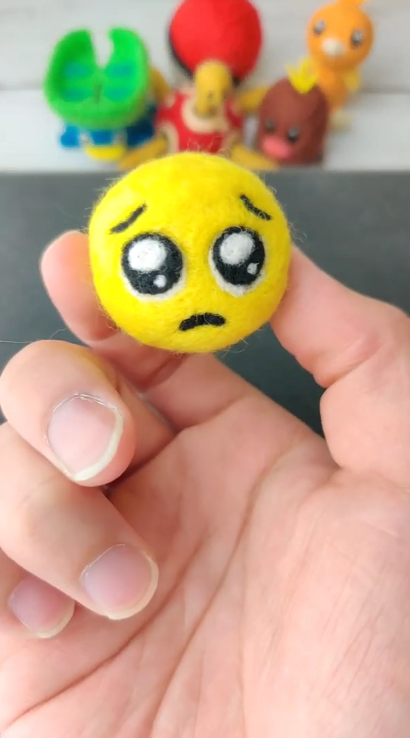 Making cute wool emojis with a relaxing ASMR craft process