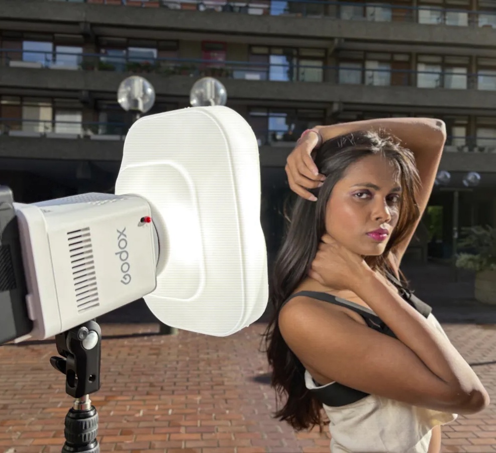 The Neewer FS60B provides powerful lighting in a highly portable package