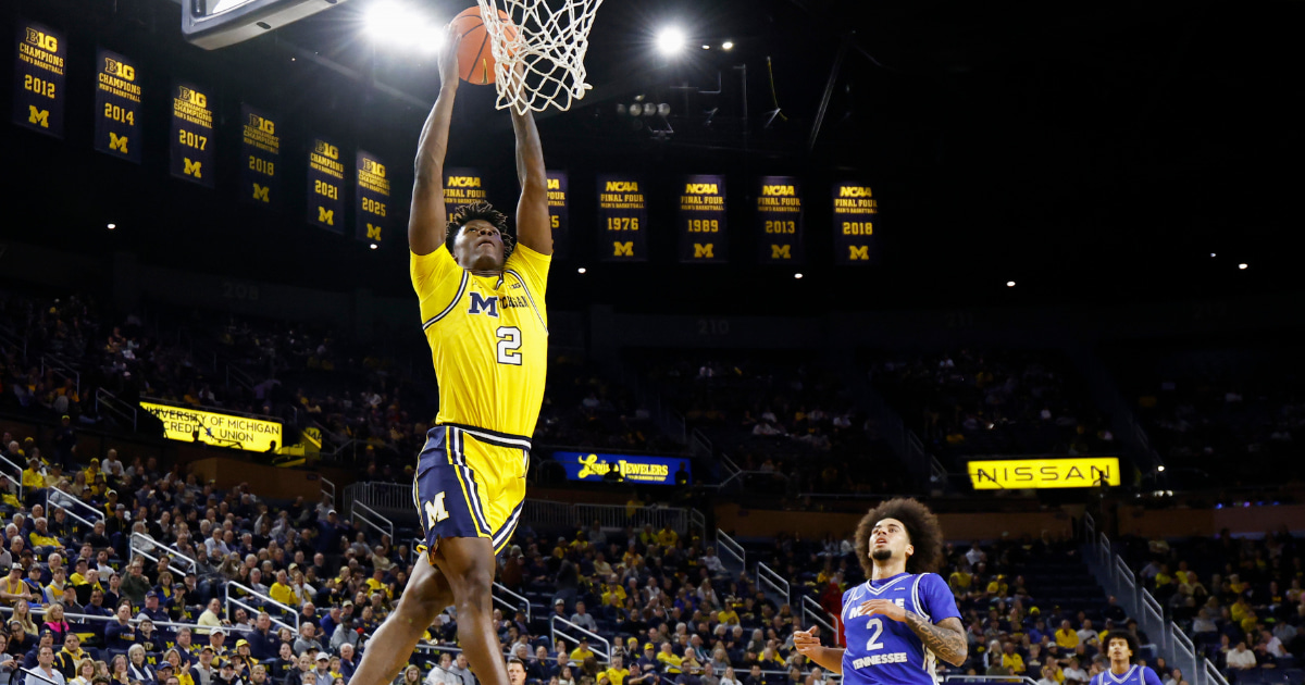 Michigan Wolverines basketball guard L.J. Cason led U-M with 8 first-half points in a win over Middle Tennessee State. (Photo by Rick Osentoski-Imagn Images)