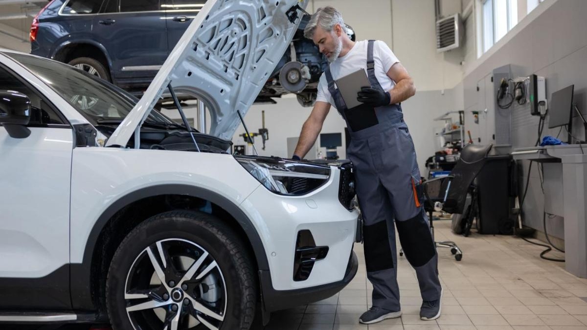 How Often Should You Really Service Your Car? A Vehicle Expert Explains the Best Maintenance Schedule
