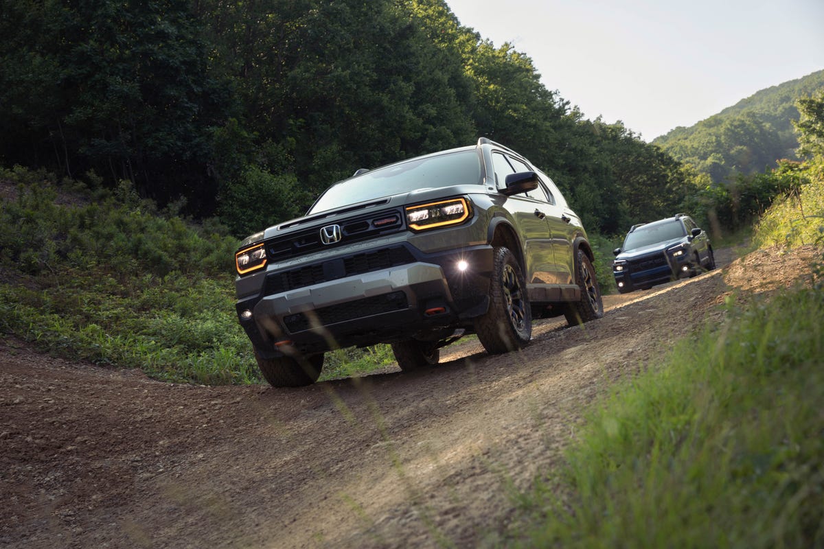 2026 Honda Passport TrailSport Elite, 2026 Hyundai Santa Fe XRT, 2026 Subaru Outback Wilderness: Pics