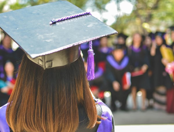 College Graduates (File)