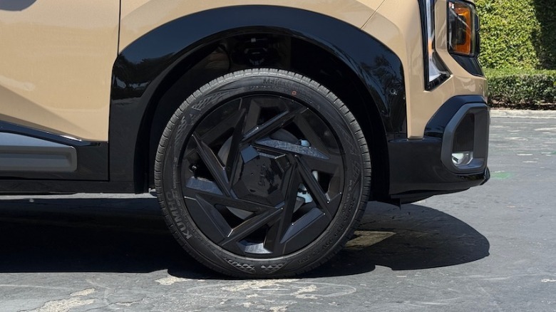 2027 Kia Seltos front wheel