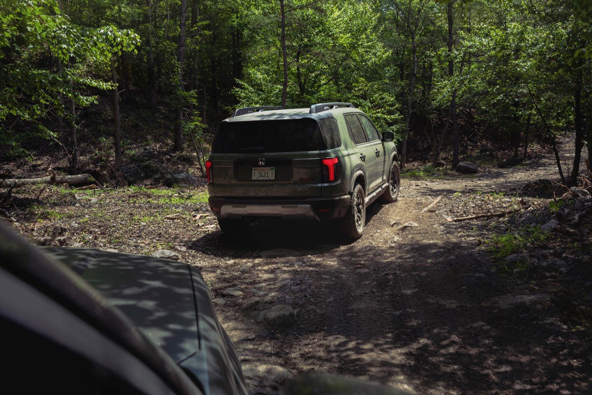 2026 Honda Passport TrailSport Elite, 2026 Hyundai Santa Fe XRT, 2026 Subaru Outback Wilderness: Pics