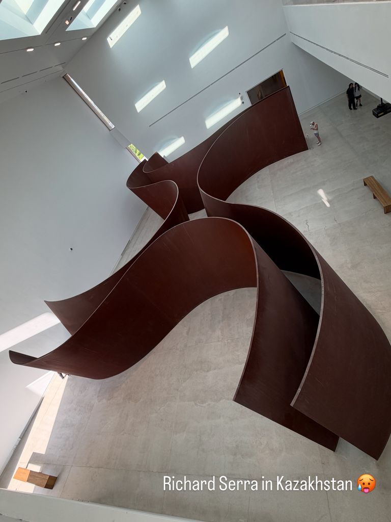 Ricky Martin visited the exhibition of American artist Richard Serra at the Almaty Museum of Arts.