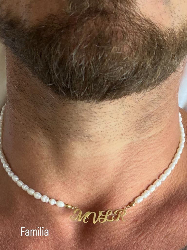 Ricky Martin showed off his pearl necklace with the initials of his four children.