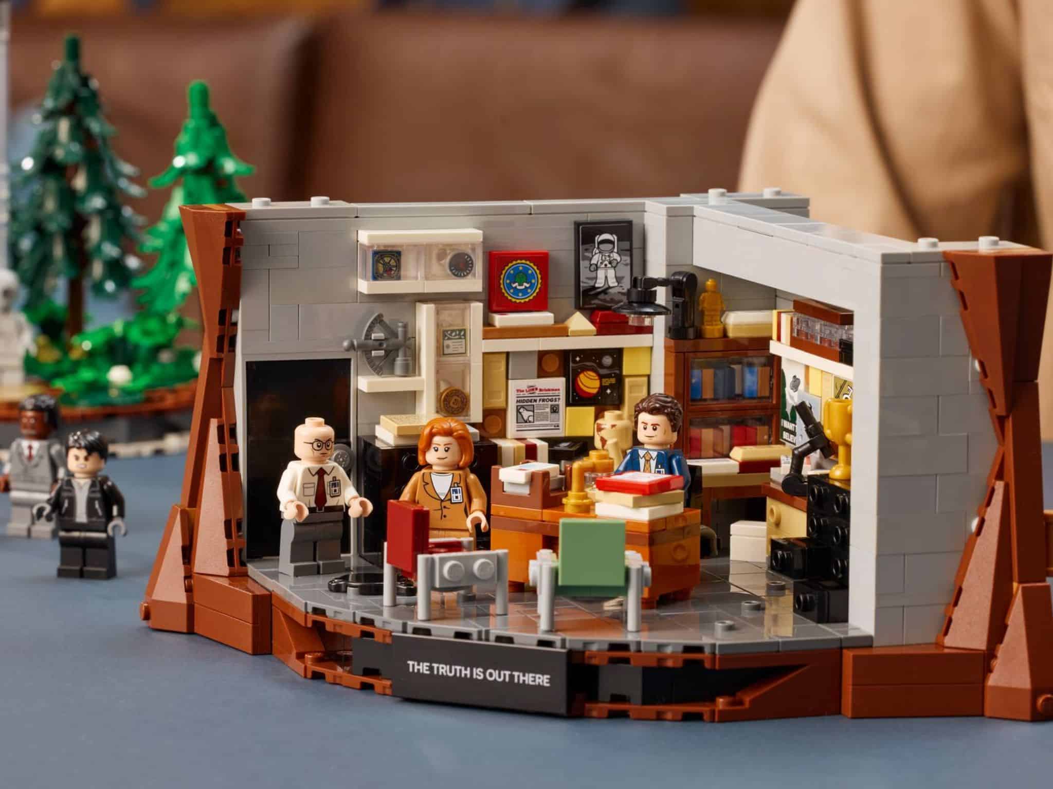 Gillian Anderson returns as Dana Scully for new LEGO set 4