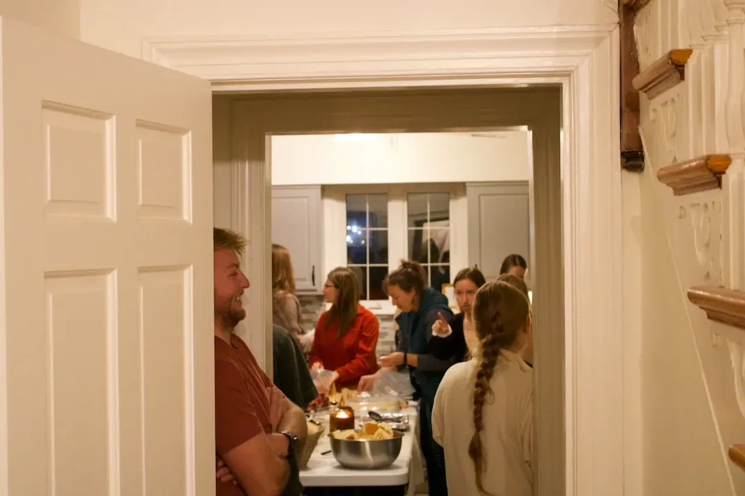 7. Hosting family and friends became genuinely stressful (Image Credits: Unsplash)