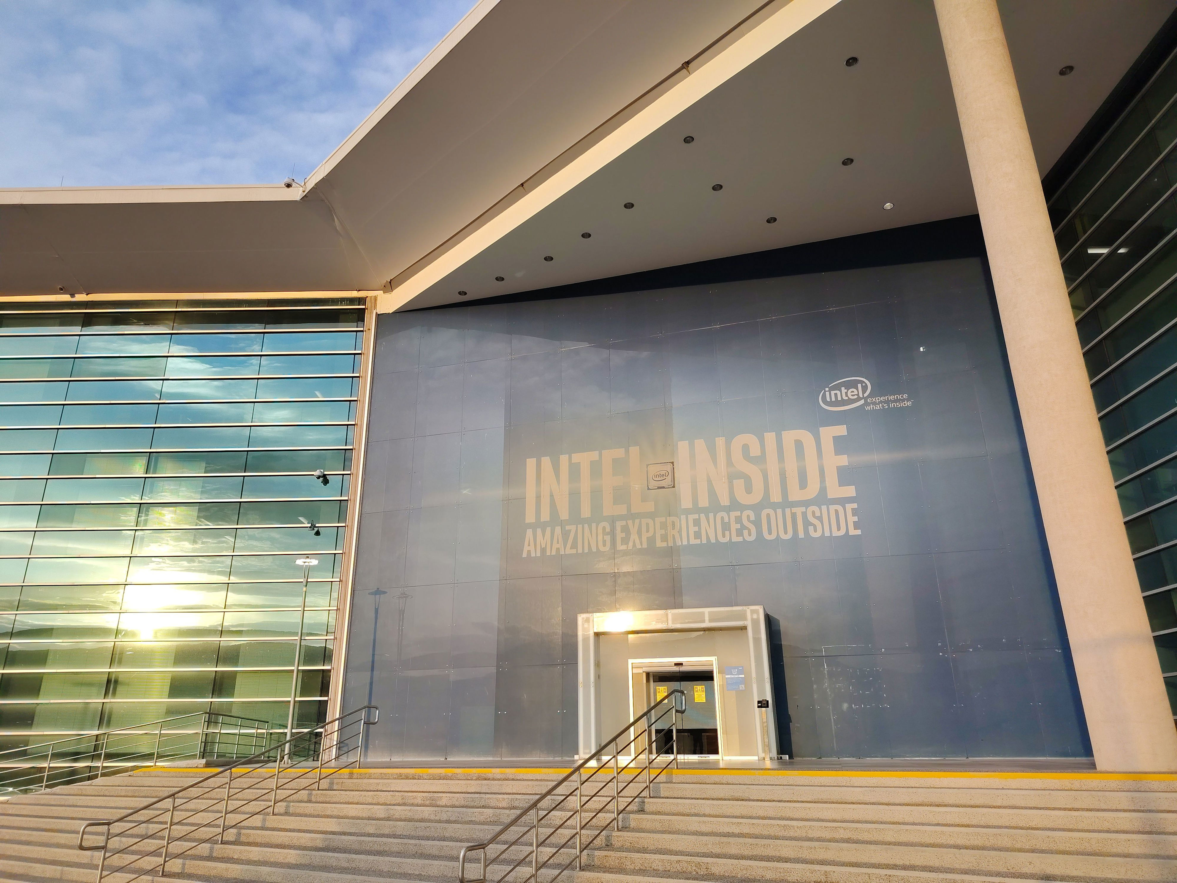 Guadalajara Design Center de Intel. Entrada