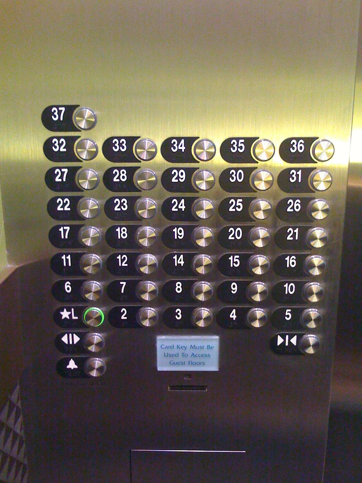 triskaidekaphobia - Yoshimasa Niwa from Tokyo, Japan / CC BY 2.0 (via Wikipedia)