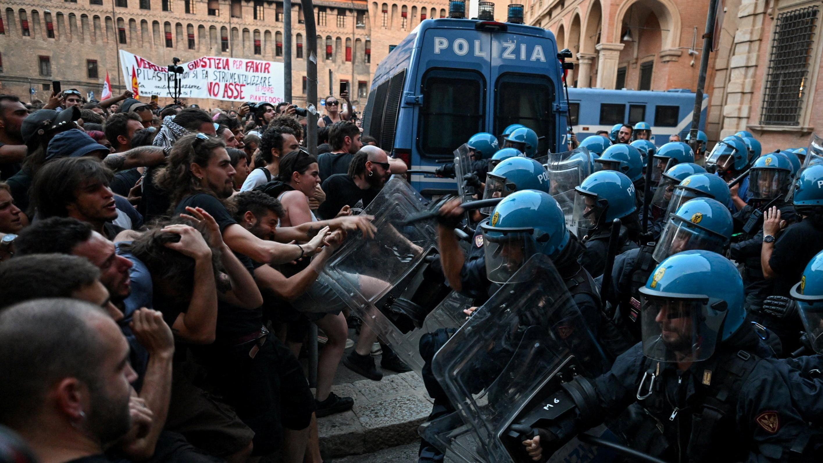 Prosecutors have opened an investigation into manslaughter after the man's death in Bologna