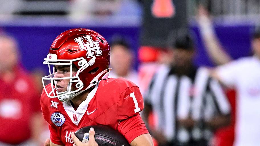 UH quarterback Conner Weigman