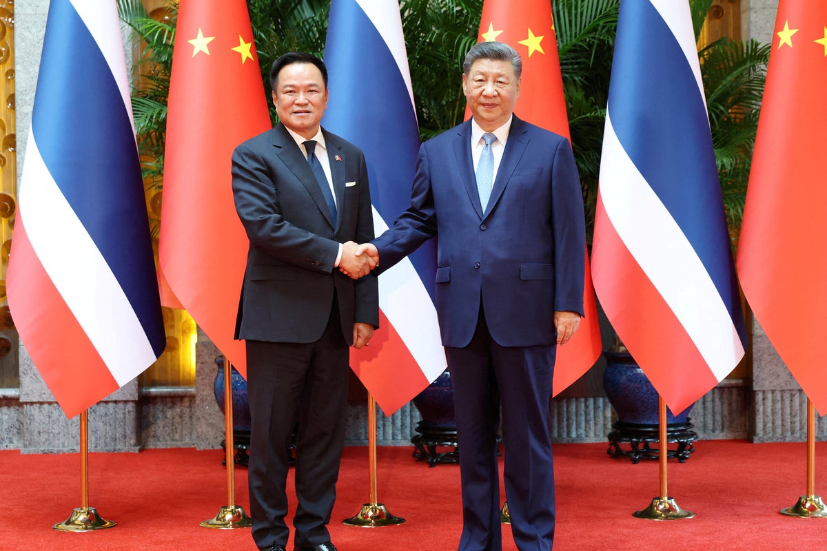 Thai PM serenades Chinese PM in latest example of 'musical diplomacy'