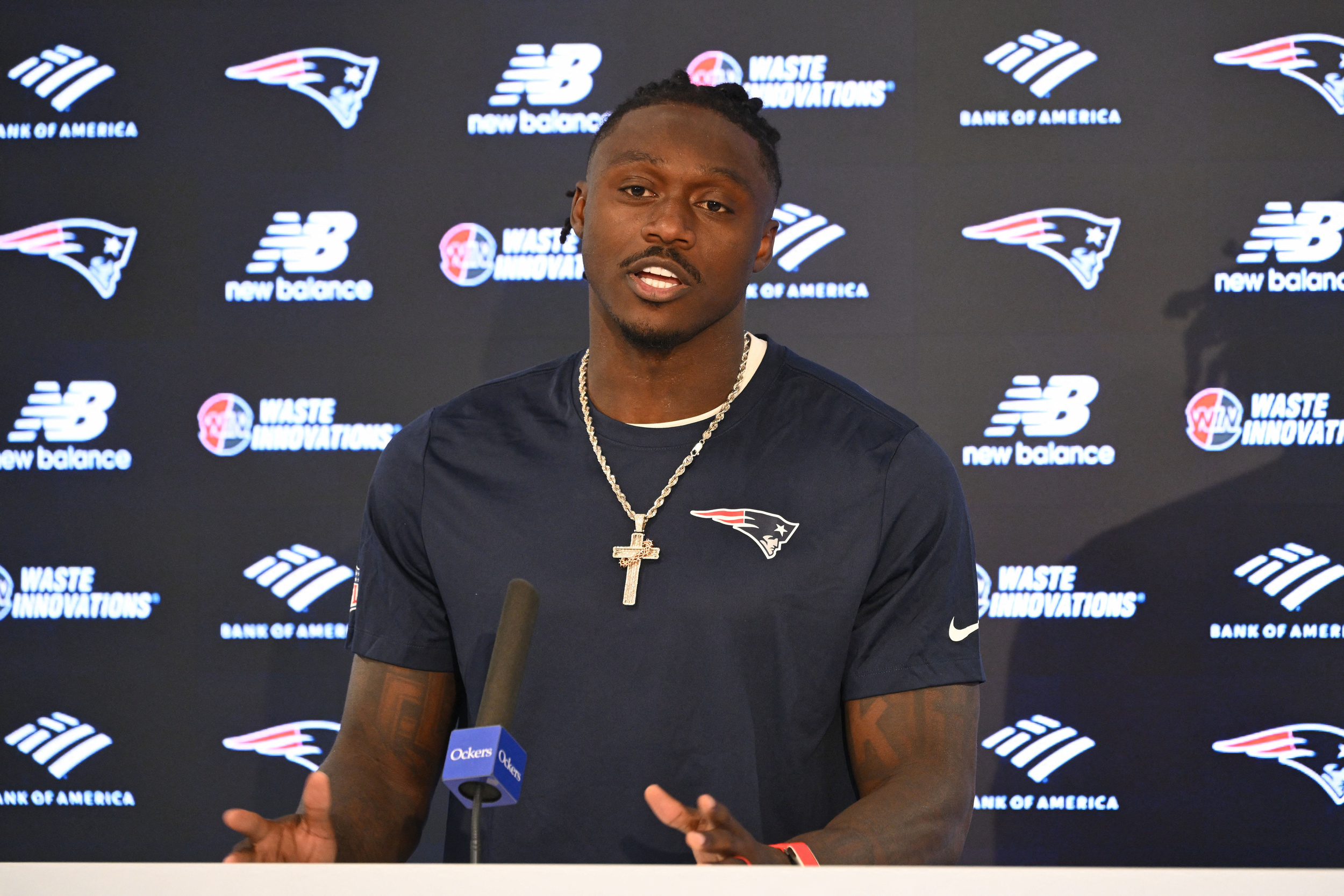 AJ Brown quickly learned this about Patriots' Drake Maye
