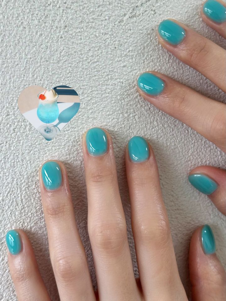 blue jelly manicure